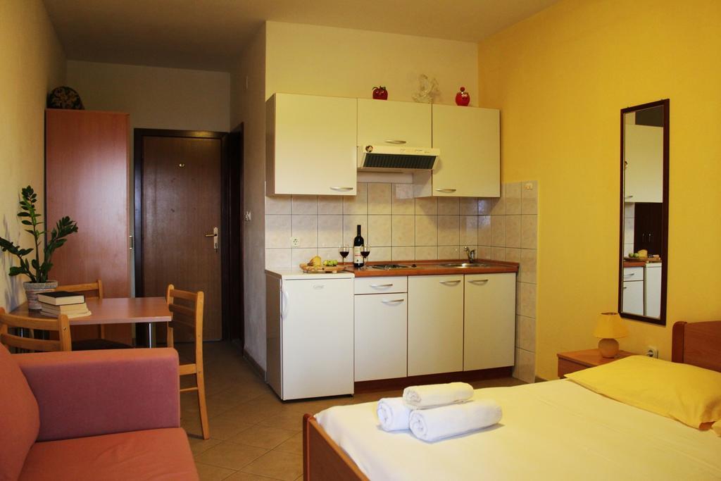 Apartments Ida Sućuraj Exteriér fotografie